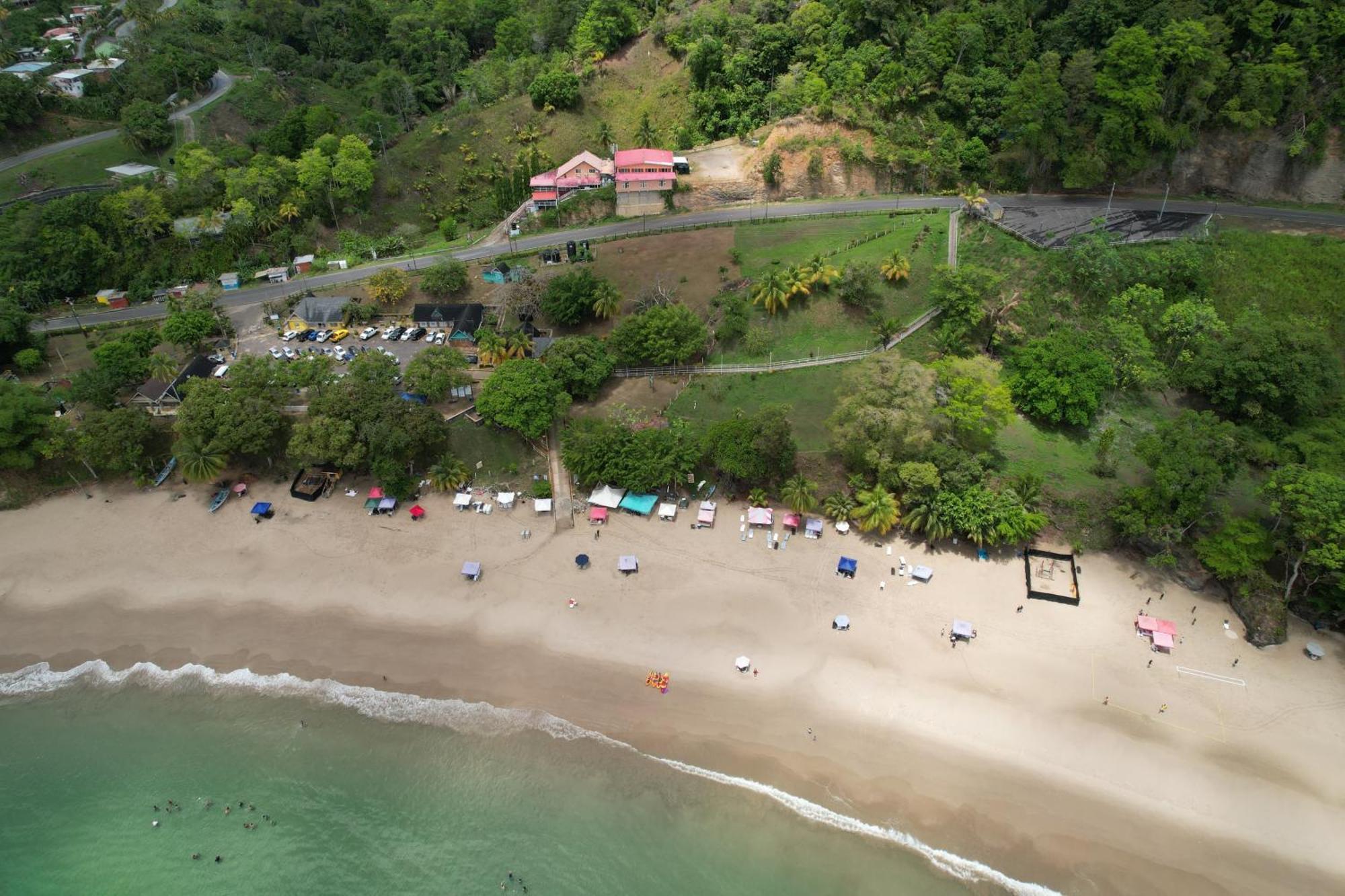 Las Cuevas Beach Lodge ภายนอก รูปภาพ